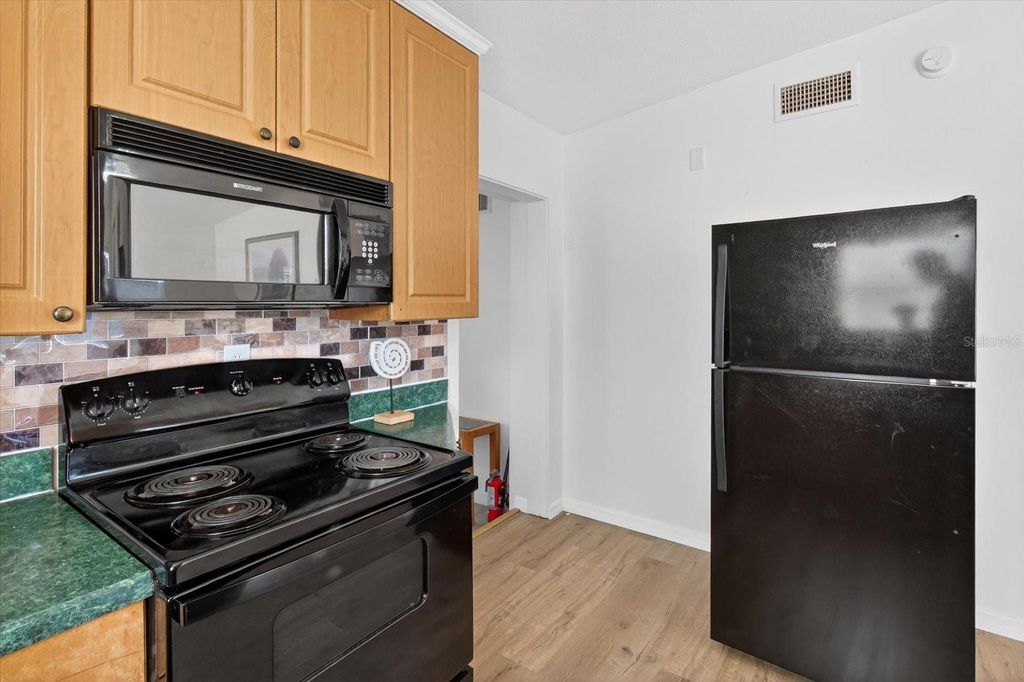 Image 17 of property listing at 805 29TH STREET E, Bradenton, FL 34208