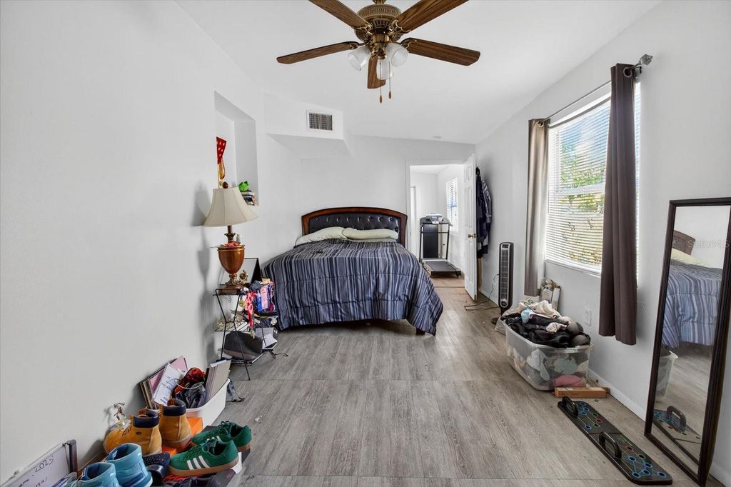 Image 21 of property listing at 805 29TH STREET E, Bradenton, FL 34208