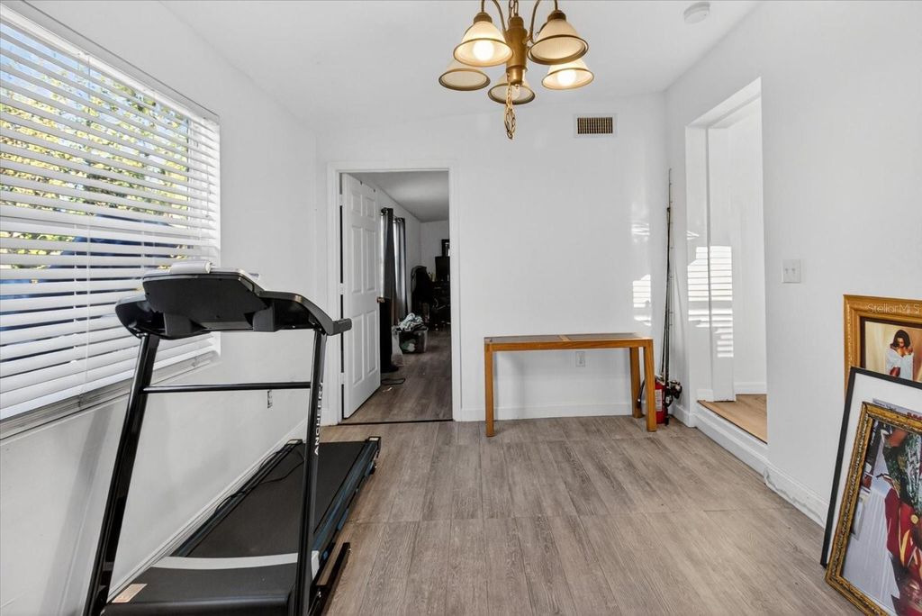 Image 25 of property listing at 805 29TH STREET E, Bradenton, FL 34208