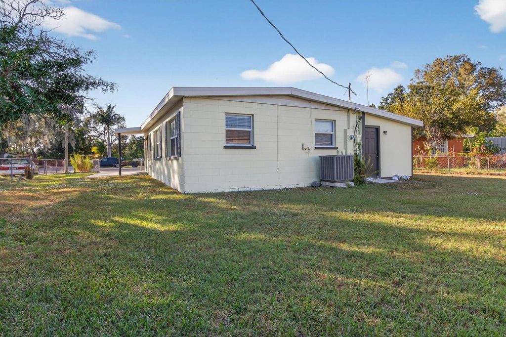 Image 30 of property listing at 805 29TH STREET E, Bradenton, FL 34208