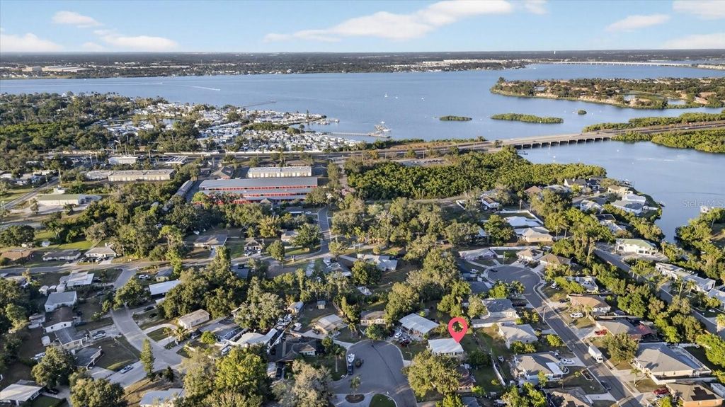 Image 35 of property listing at 805 29TH STREET E, Bradenton, FL 34208