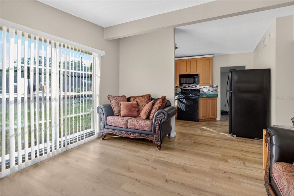 Image 8 of property listing at 805 29TH STREET E, Bradenton, FL 34208