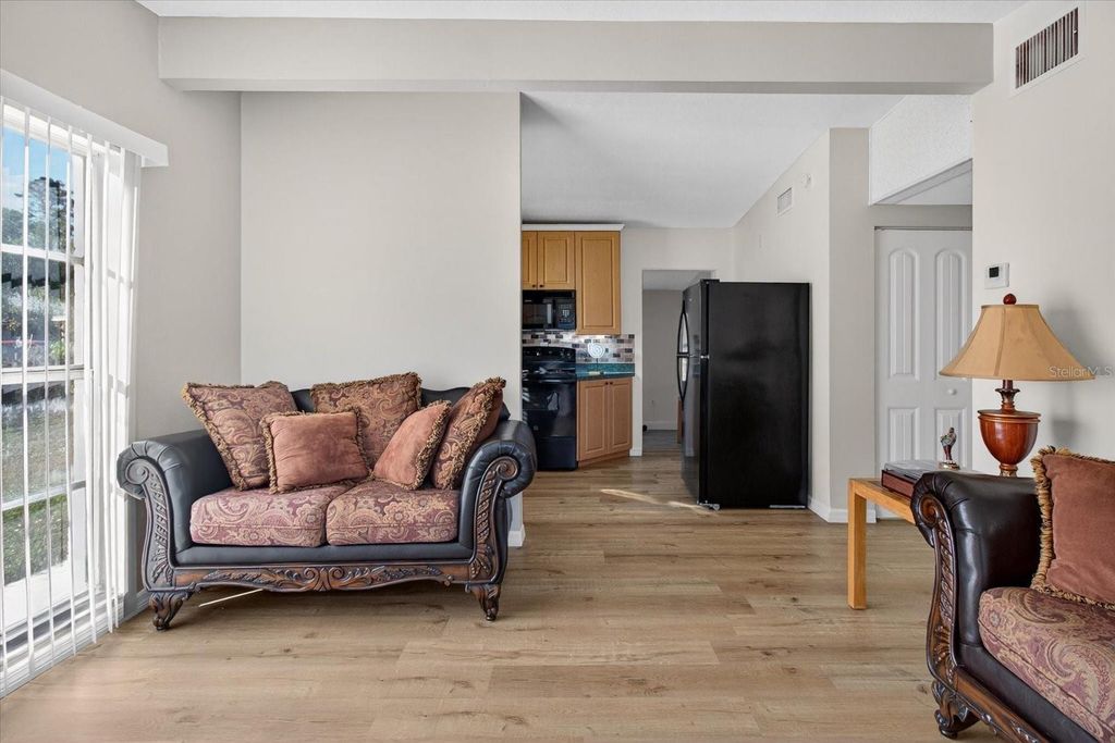 Image 9 of property listing at 805 29TH STREET E, Bradenton, FL 34208