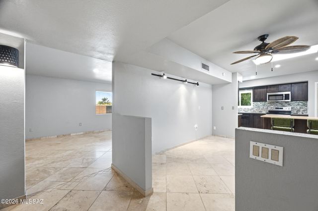 221 W Calle Canon De Faber, Green Valley, AZ 85614