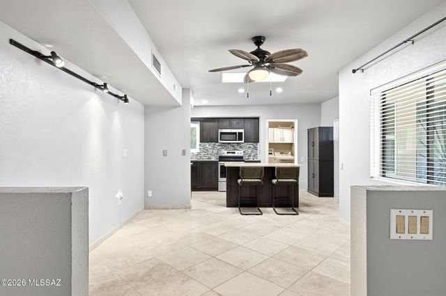 221 W Calle Canon De Faber, Green Valley, AZ 85614