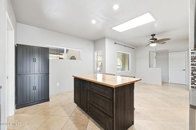 221 W Calle Canon De Faber, Green Valley, AZ 85614