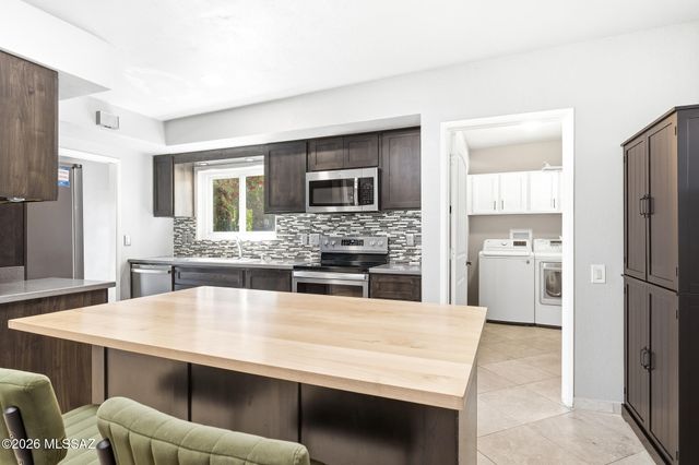 221 W Calle Canon De Faber, Green Valley, AZ 85614