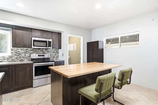 221 W Calle Canon De Faber, Green Valley, AZ 85614