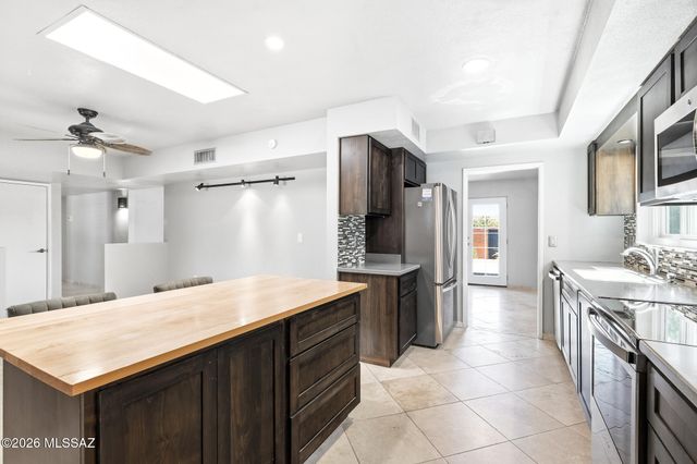 221 W Calle Canon De Faber, Green Valley, AZ 85614