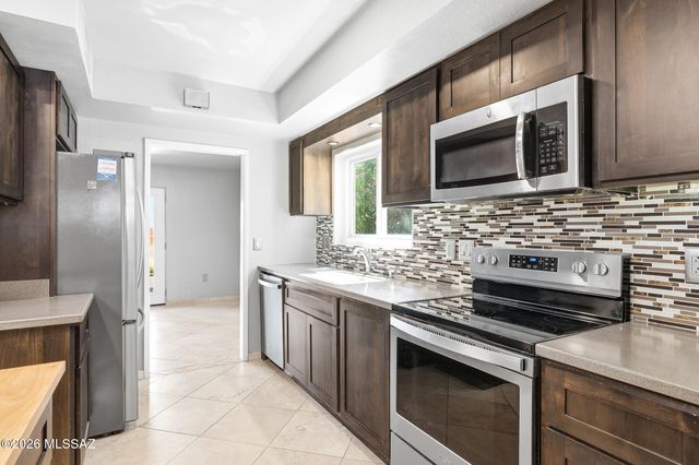 221 W Calle Canon De Faber, Green Valley, AZ 85614