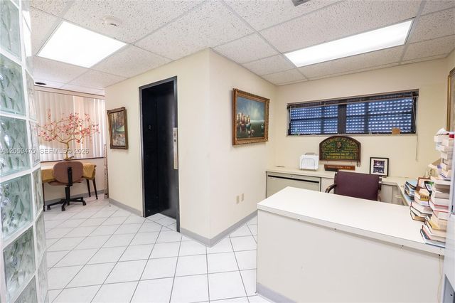 2200 Hollywood Blvd, Hollywood, FL 33020