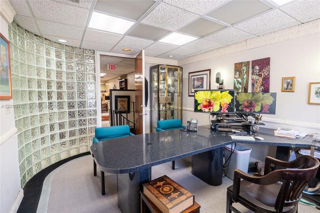 2200 Hollywood Blvd, Hollywood, FL 33020