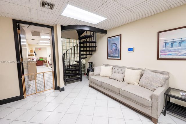 2200 Hollywood Blvd, Hollywood, FL 33020