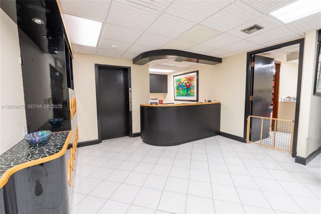2200 Hollywood Blvd, Hollywood, FL 33020