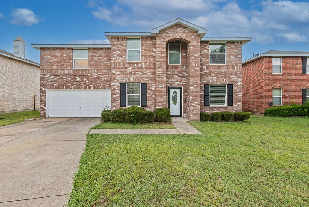 929 Brooks Drive, Cedar Hill, TX 75104