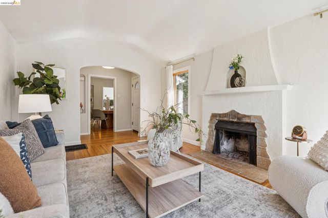 642 27Th St, Richmond, CA 94804