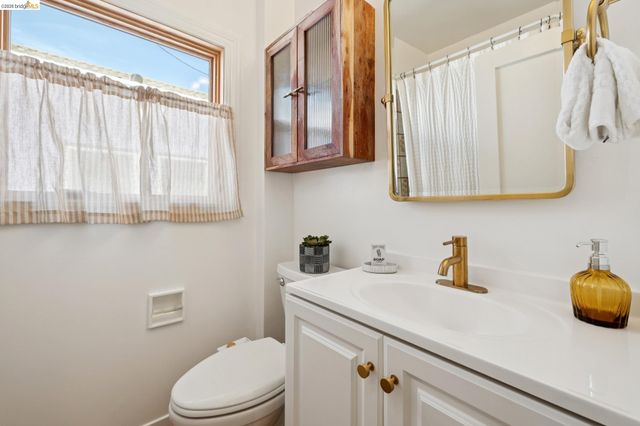642 27Th St, Richmond, CA 94804