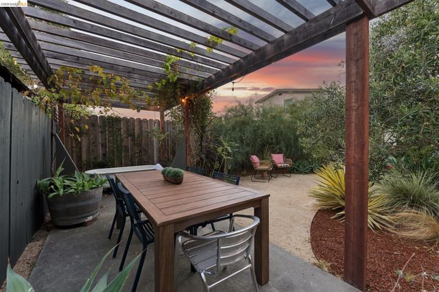 642 27Th St, Richmond, CA 94804