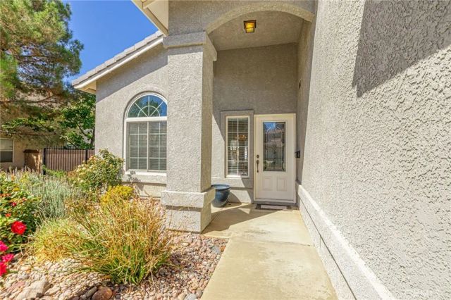 5613 W Avenue L1, Lancaster, CA 93536
