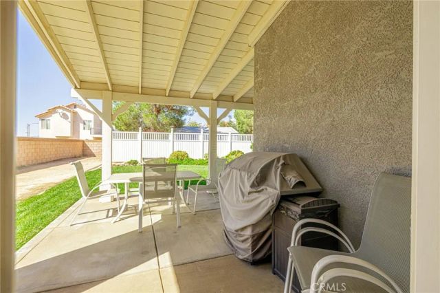 5613 W Avenue L1, Lancaster, CA 93536