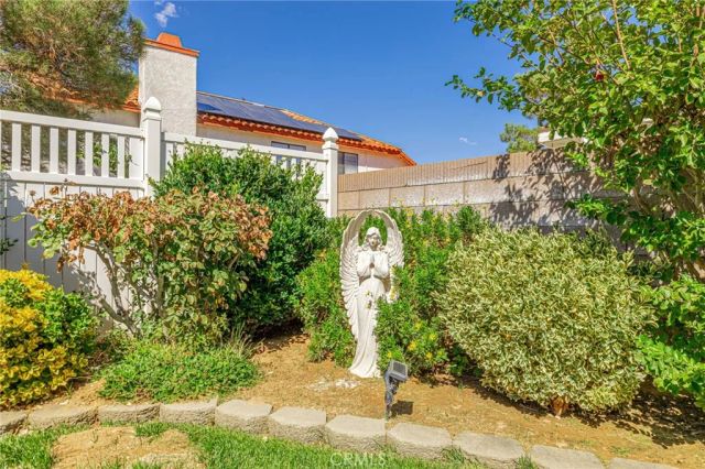 5613 W Avenue L1, Lancaster, CA 93536