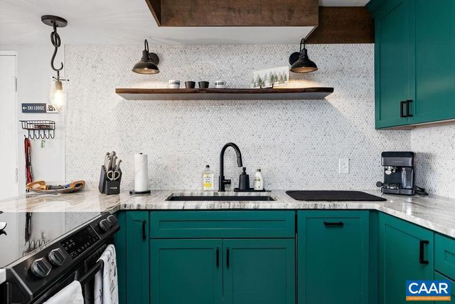 1411 HIGHLANDS CONDOS, Roseland, VA 22967