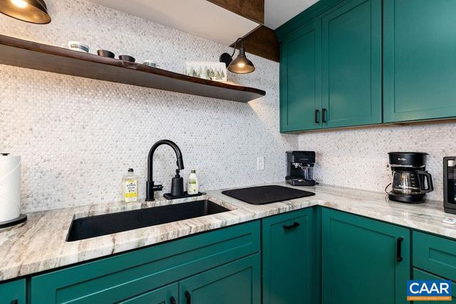 1411 HIGHLANDS CONDOS, Roseland, VA 22967