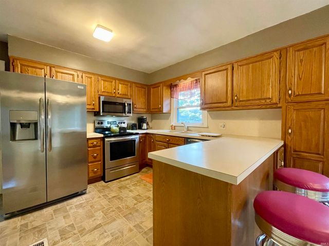 1601 Reiter Drive, Evansville, IN 47712