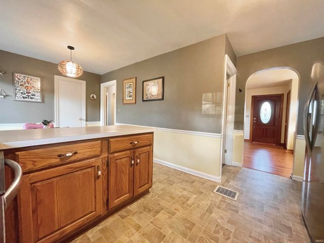 1601 Reiter Drive, Evansville, IN 47712