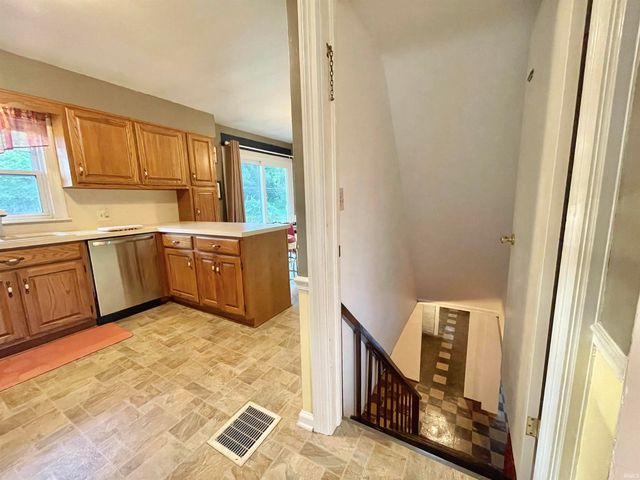 1601 Reiter Drive, Evansville, IN 47712