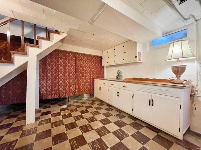 1601 Reiter Drive, Evansville, IN 47712