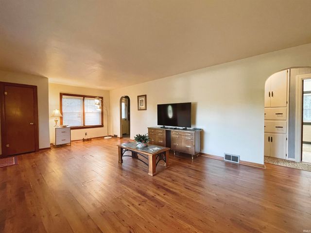 1601 Reiter Drive, Evansville, IN 47712