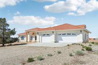 2180 Iroquois Avenue, Pahrump, NV 89048