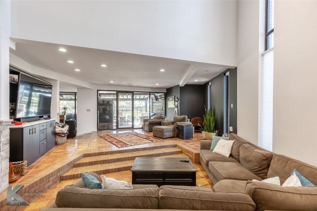 2909 Woodlake Drive, Abilene, TX 79606