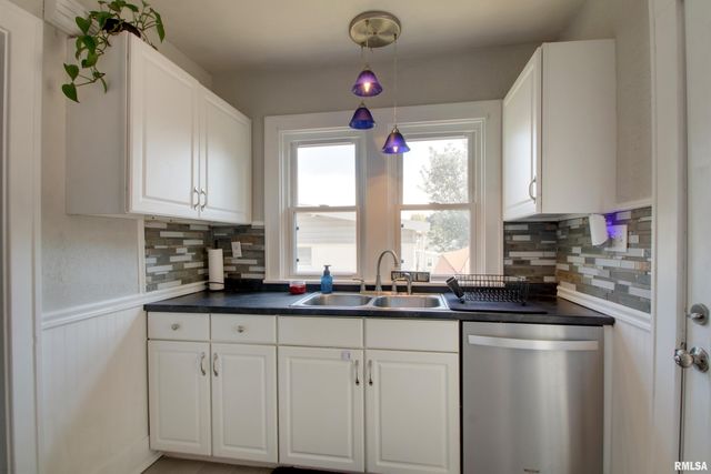 2524 CEDAR Street, Quincy, IL 62301