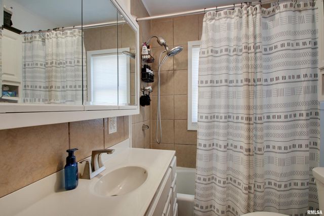 2524 CEDAR Street, Quincy, IL 62301