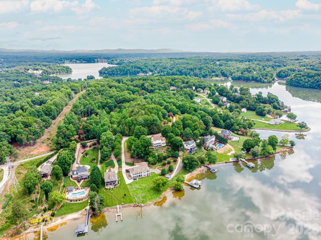 5700 Crown Terrace, Hickory, NC 28601