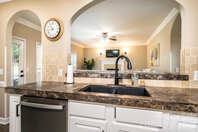 5700 Crown Terrace, Hickory, NC 28601