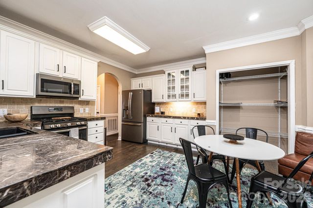 5700 Crown Terrace, Hickory, NC 28601