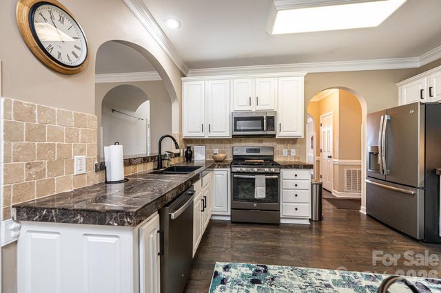 5700 Crown Terrace, Hickory, NC 28601