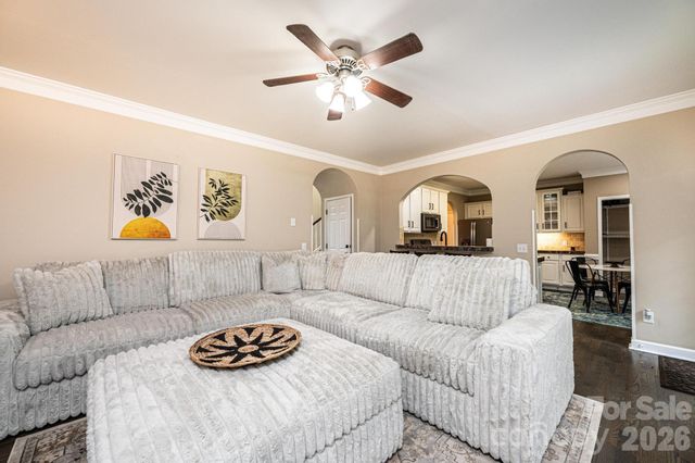 5700 Crown Terrace, Hickory, NC 28601