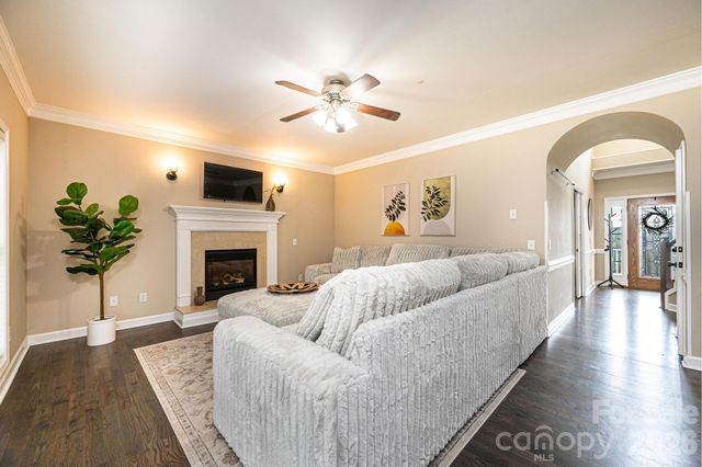 5700 Crown Terrace, Hickory, NC 28601