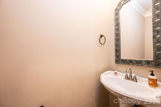 5700 Crown Terrace, Hickory, NC 28601