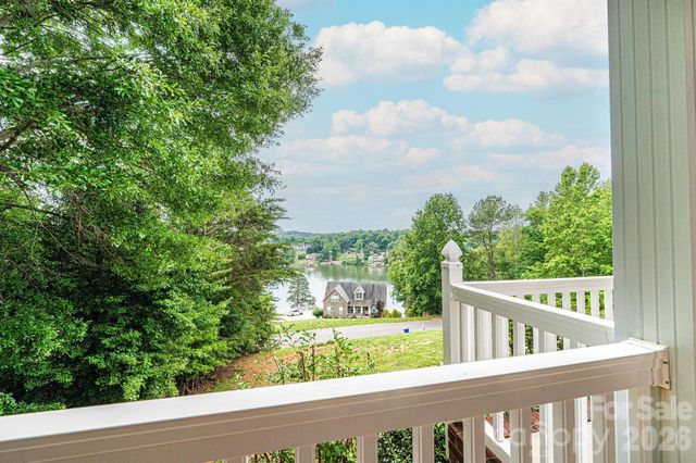 5700 Crown Terrace, Hickory, NC 28601