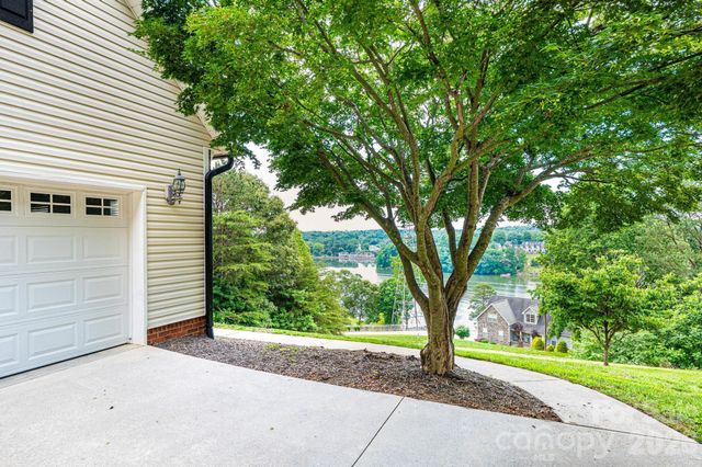 5700 Crown Terrace, Hickory, NC 28601