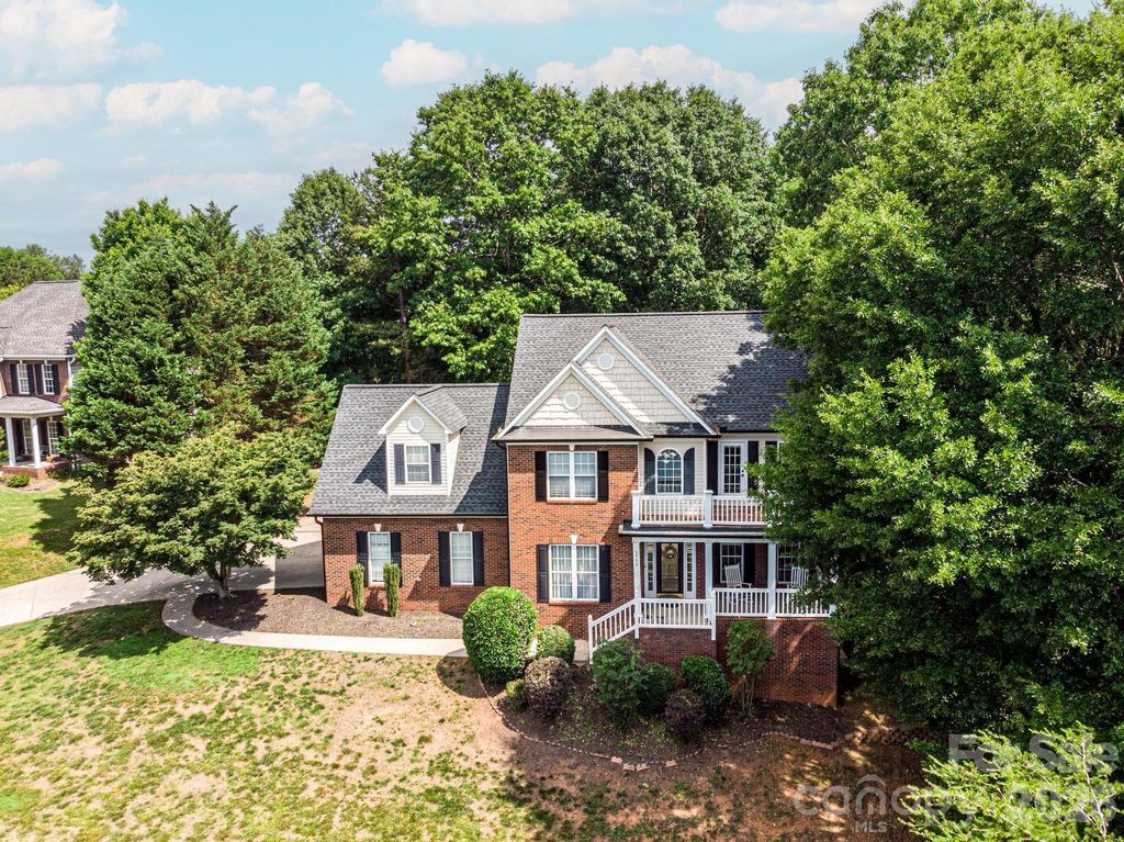 5700 Crown Terrace, Hickory, NC 28601