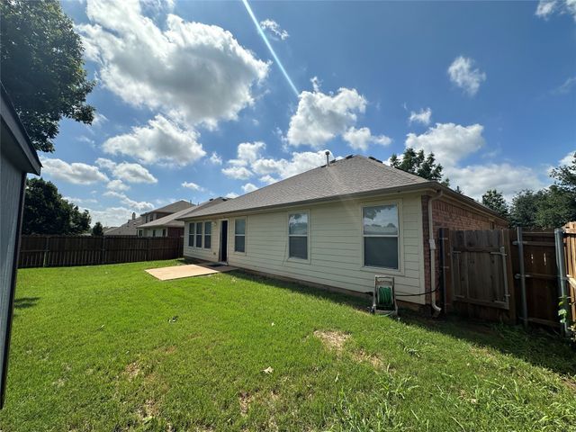 424 Shady Shore Lane, Crowley, TX 76036
