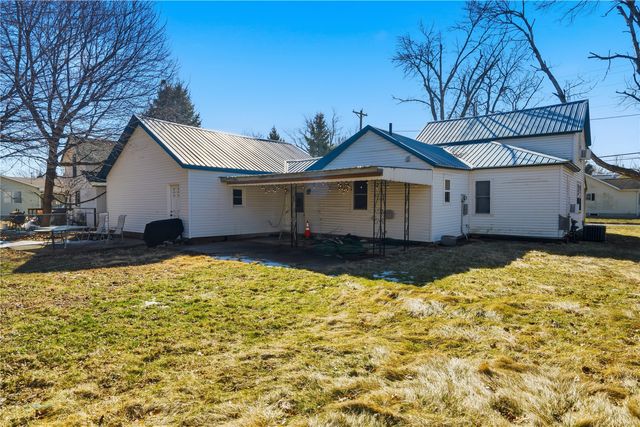 708 3rd Street SE, Independence, IA 50644