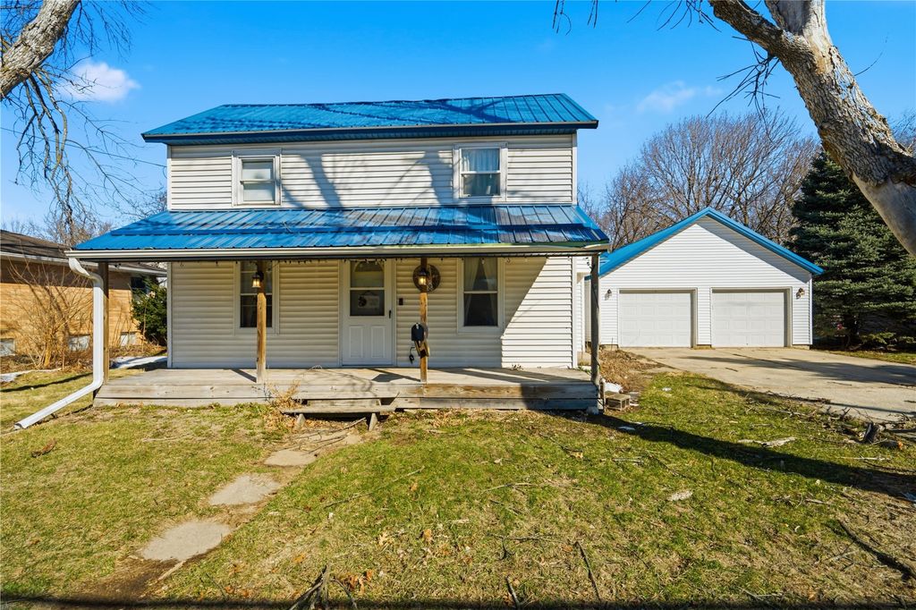 708 3rd Street SE, Independence, IA 50644