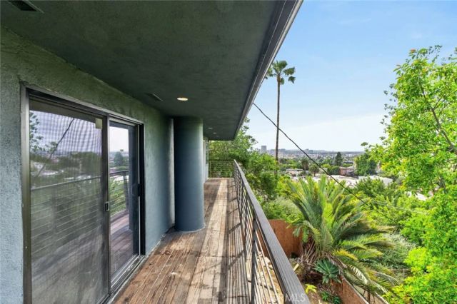 901 Micheltorena, Los Angeles, CA 90026